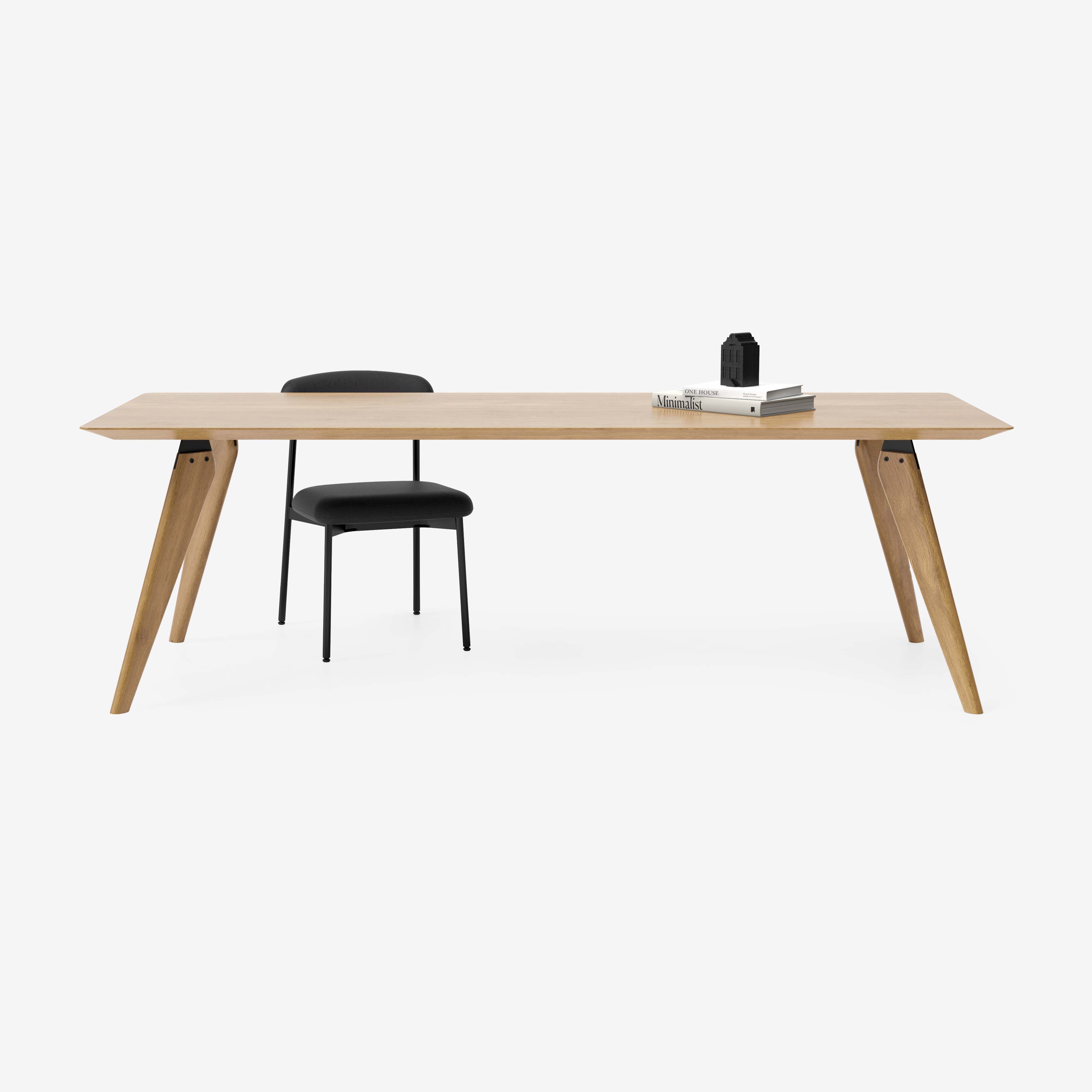 Esstische mit Holzbeinen