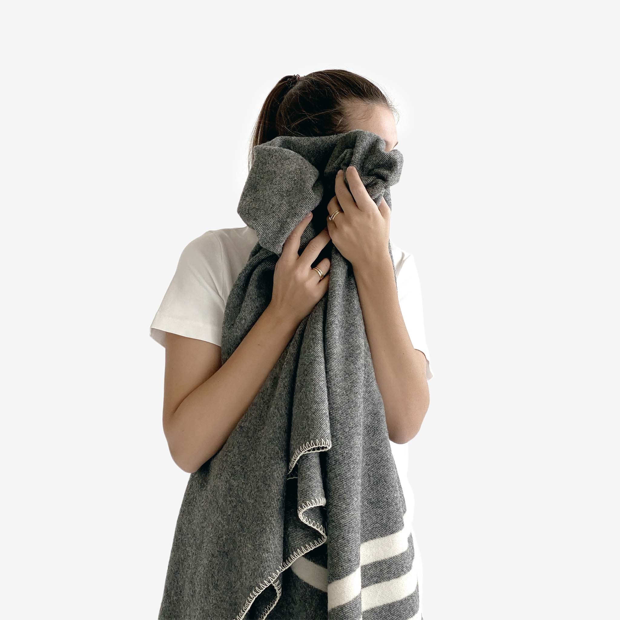 Fryske Decke Merinowolle Anthrazit Detail