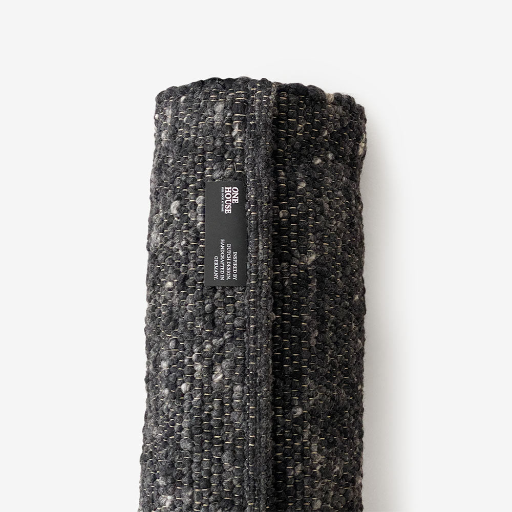 Hugs Wollteppich 140x200 cm (Schwarz)