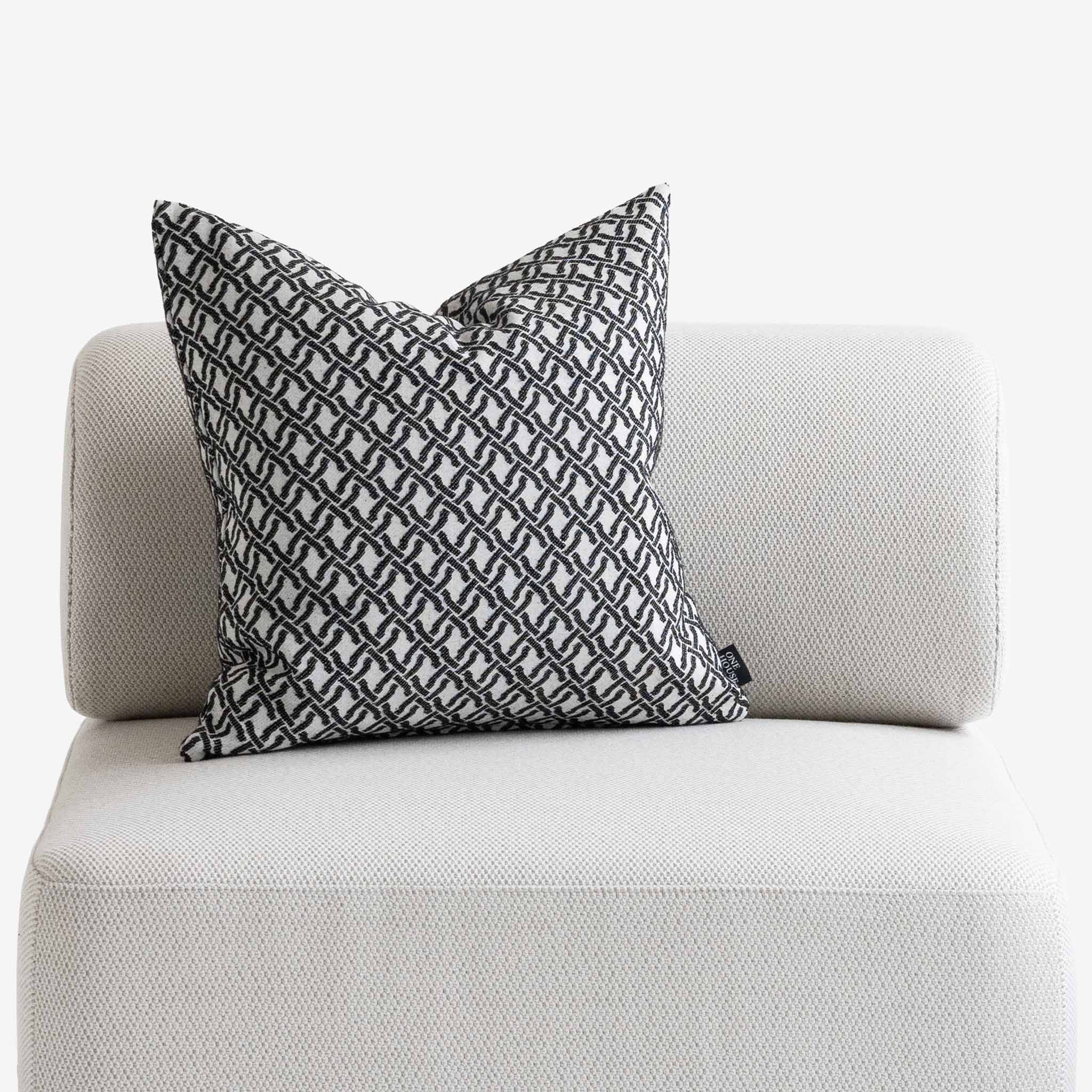 Kissen Maze mit Bolder Sofa 1 Sitzer Detail