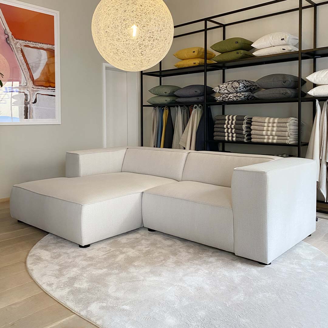 Meester Sofa 254x165cm (Savant Whisper)