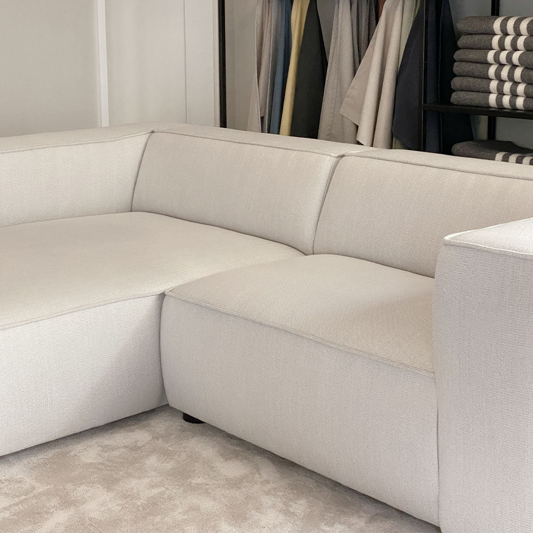 Meester Sofa 254x165cm (Savant Whisper)