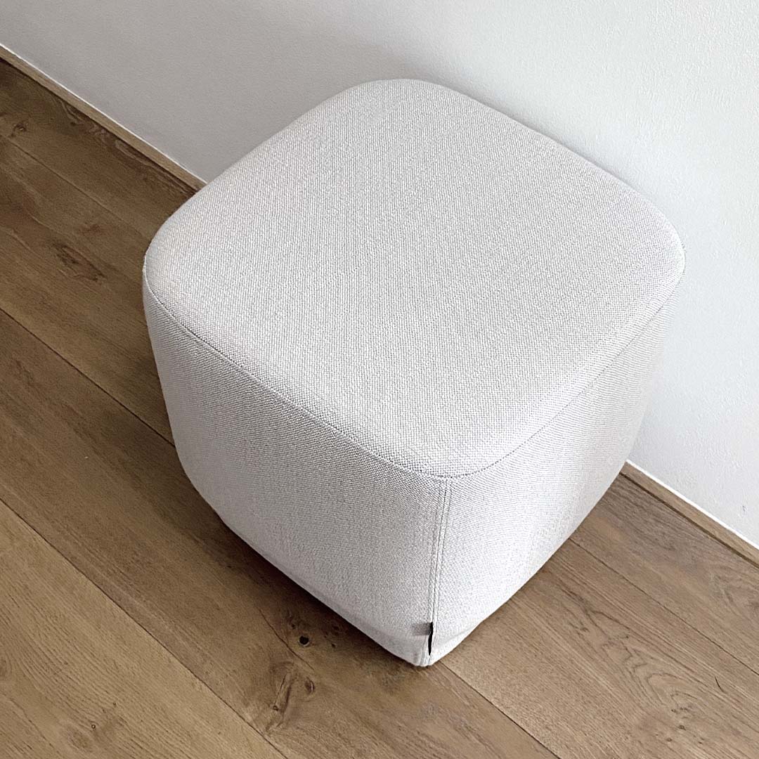 One House by you - Hansje Pouf in Savant Whisper
