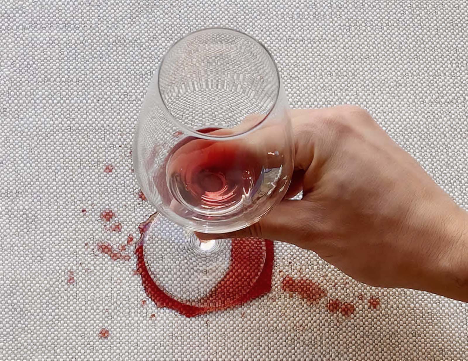 Sofa Reinigung Wein
