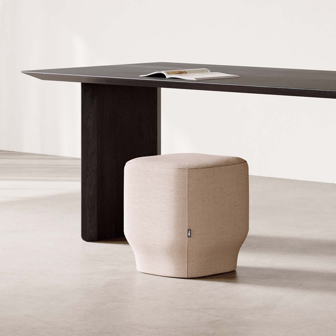Hocker Hansje und Hellen Esstish