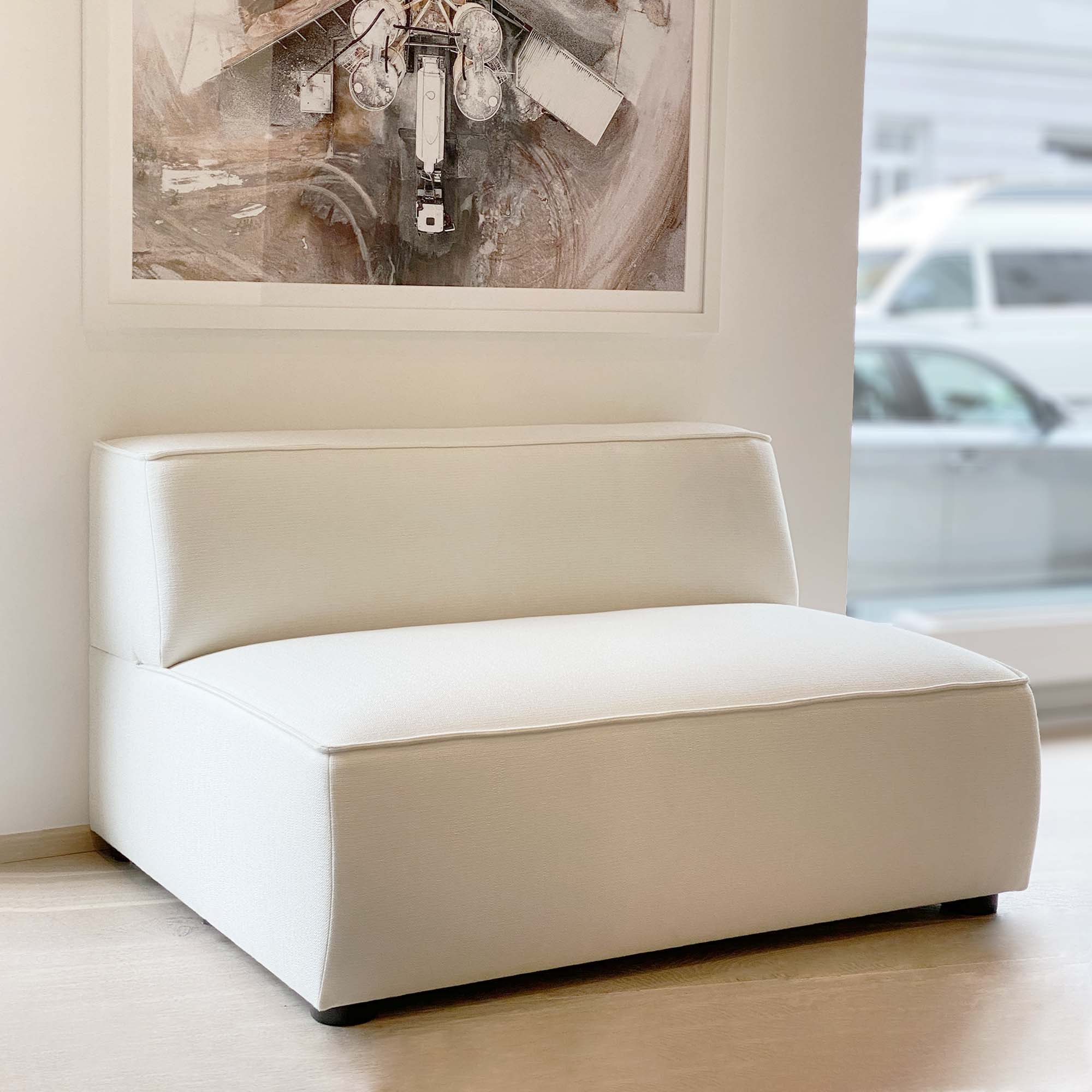 Meester Sofa 2 Sitzer Savant White Showroom